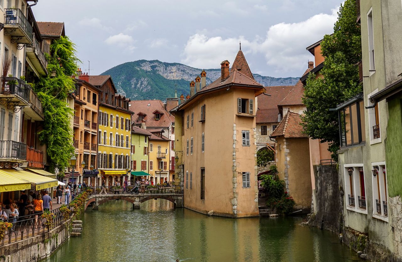 Création de Chatbot IA sur Mesure à Annecy pour votre Entreprise à Annecy