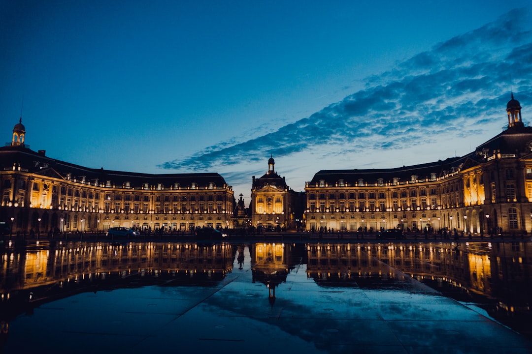 Création Chatbot IA sur Mesure à Bordeaux : Votre Partenaire Digital à Bordeaux