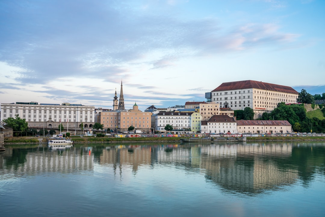 KI Chatbot Entwicklung in Linz: Ihr Partner für maßgeschneiderte Intelligenz à Linz